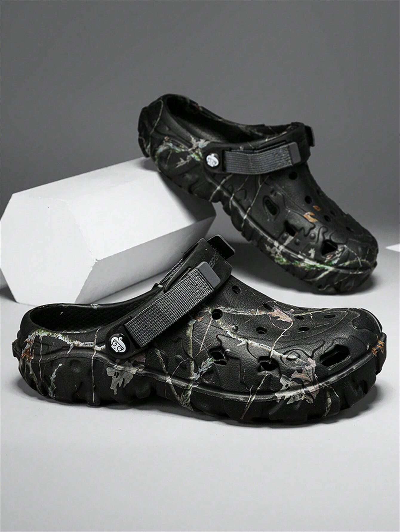Men's Rendering Beach Clogs