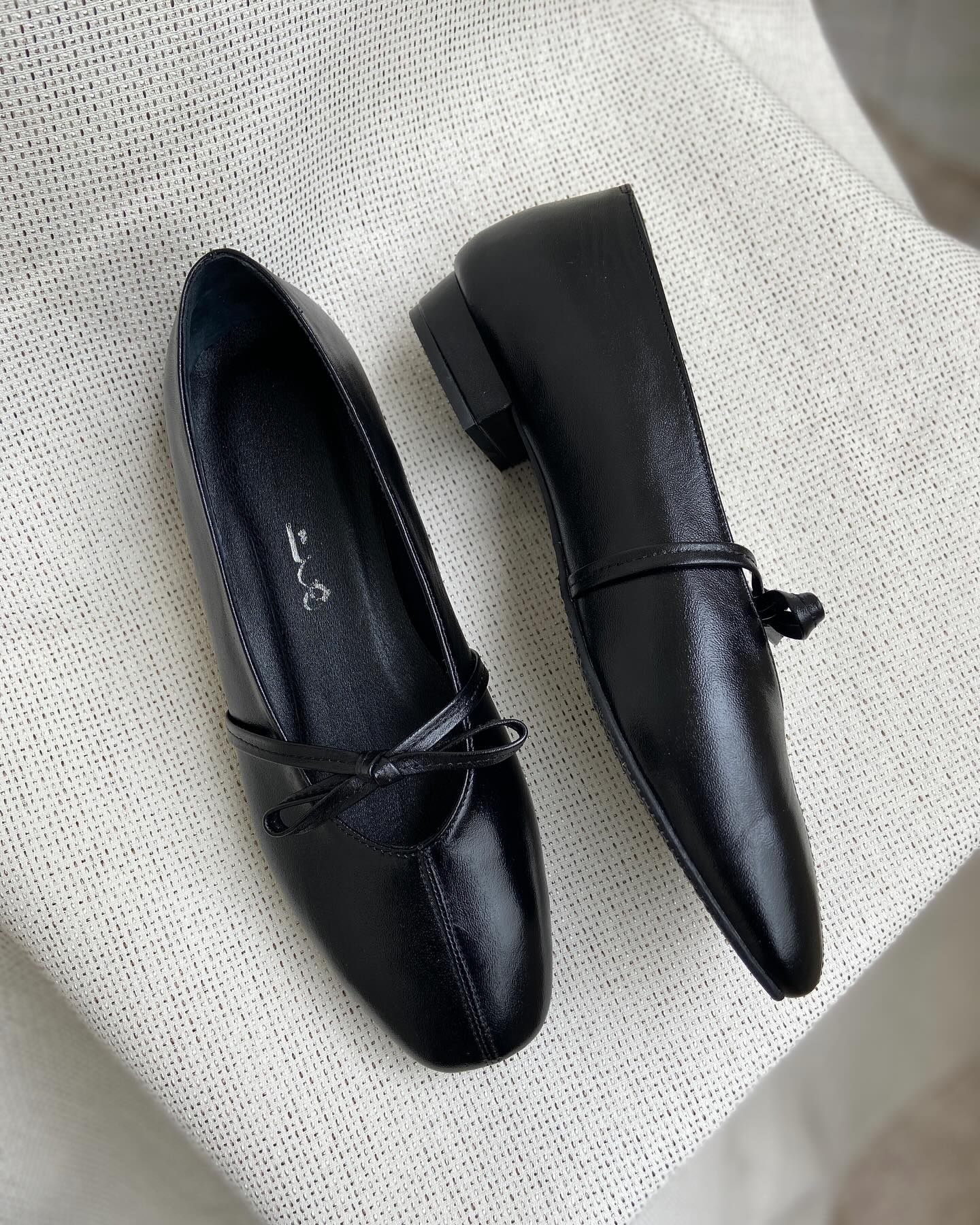 Cowhide Bow Low-heeled Shoes