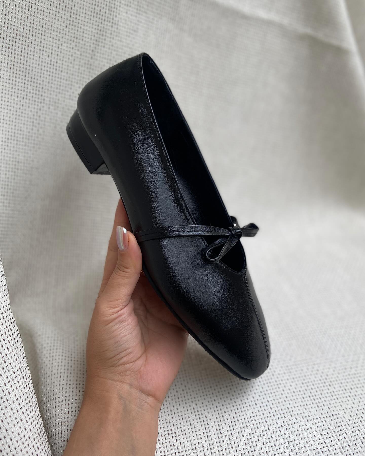 Cowhide Bow Low-heeled Shoes