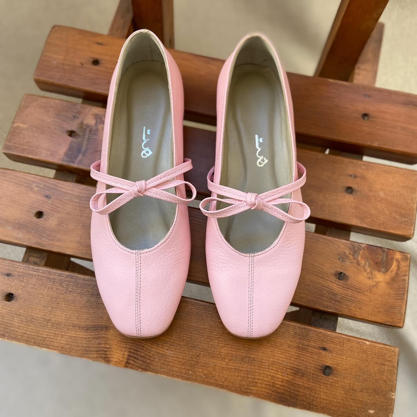 Cowhide Bow Low-heeled Shoes