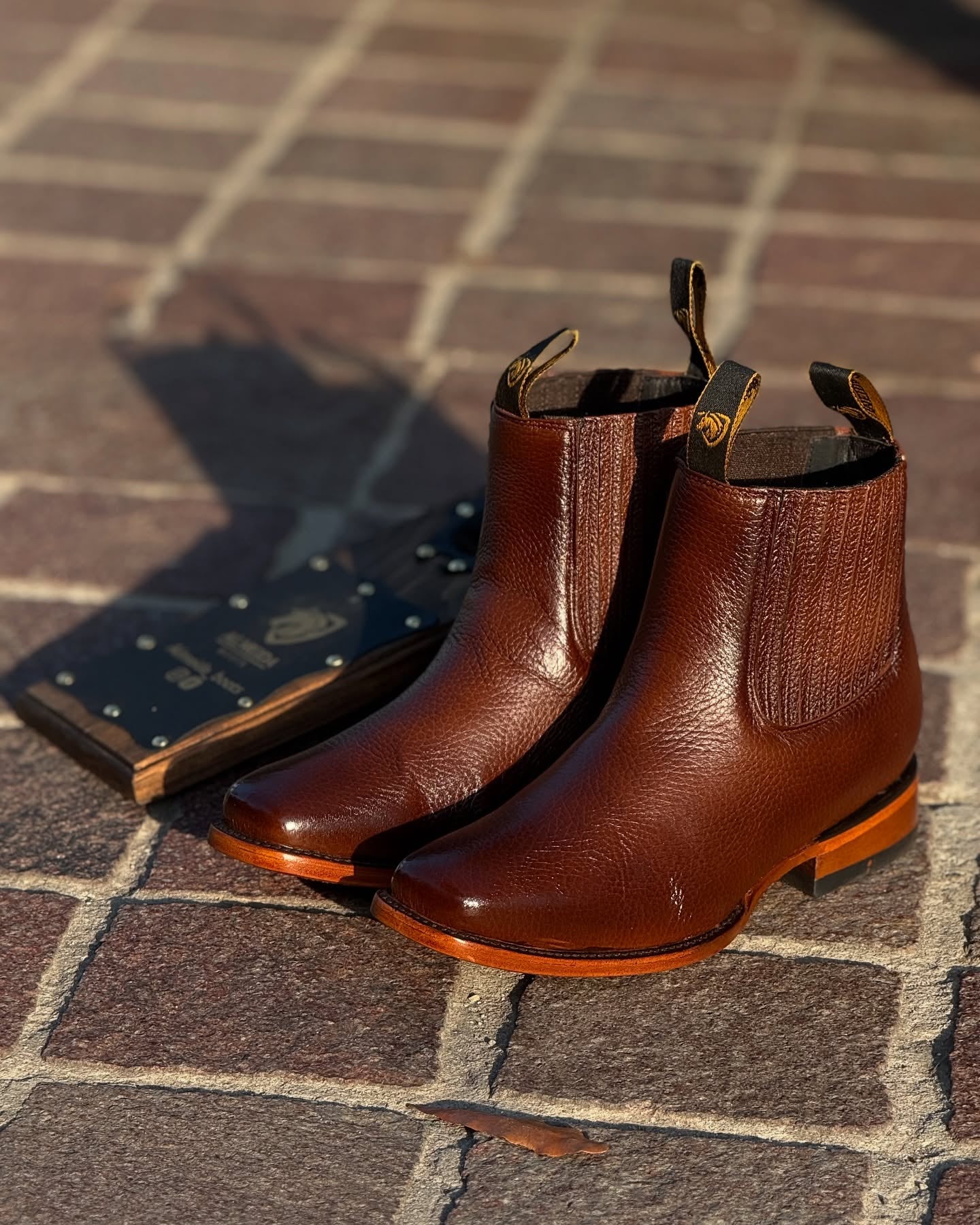 Cowboy Brown Leather Chelsea Boots With Textured Finish
