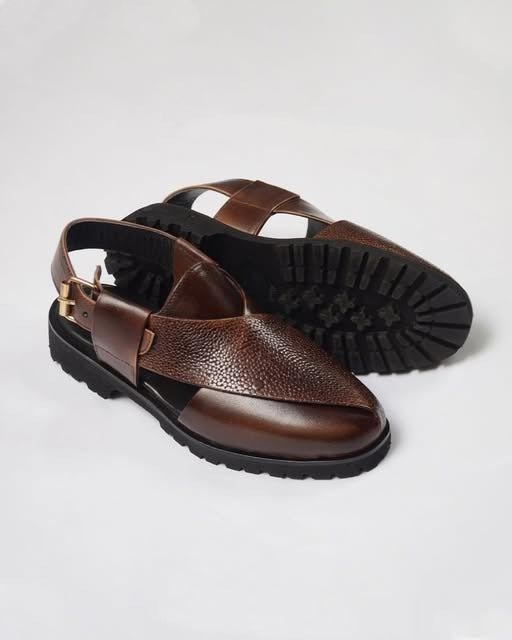 Elegant Men's Leather Sandals With Textured Pattern