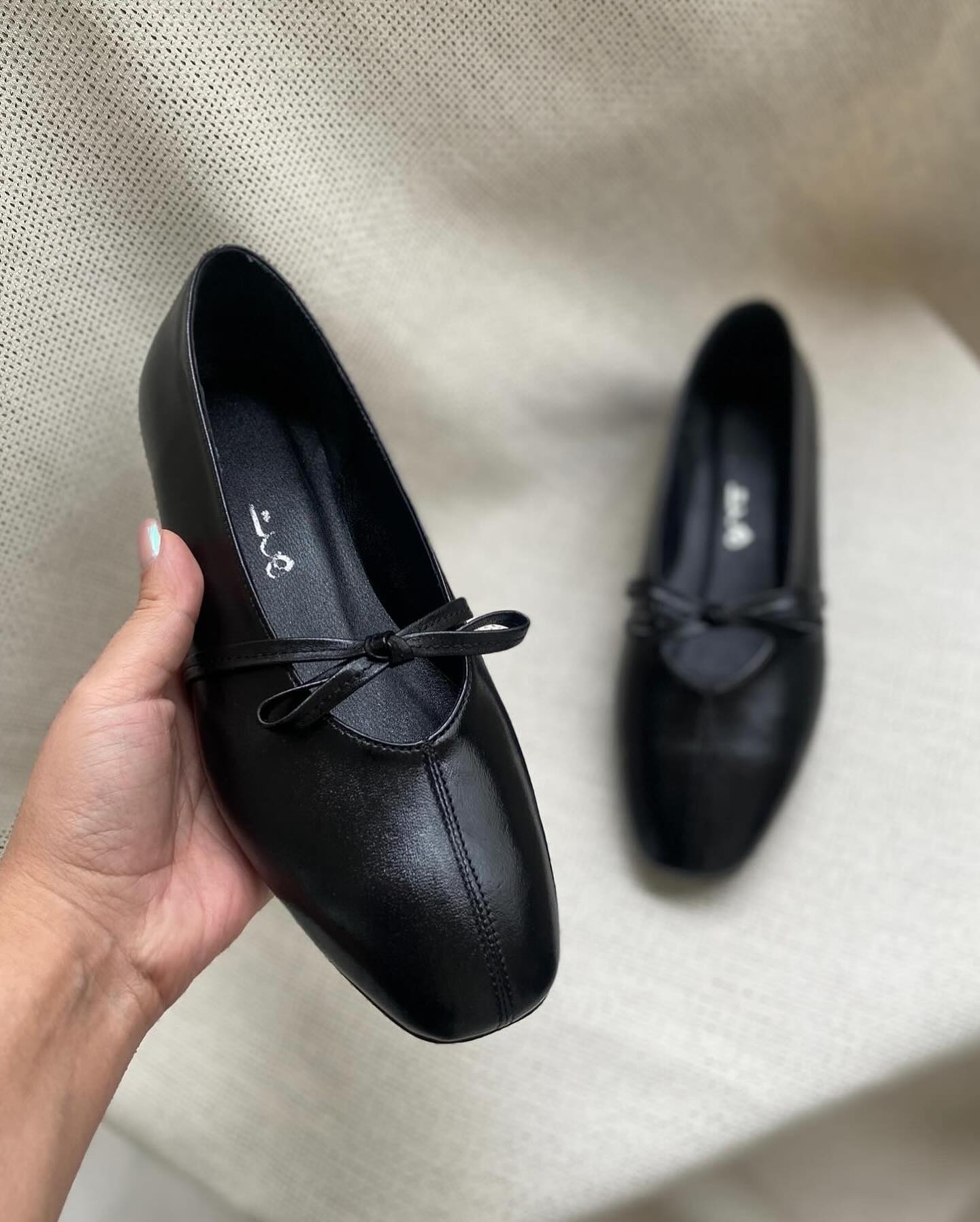 Cowhide Bow Low-heeled Shoes