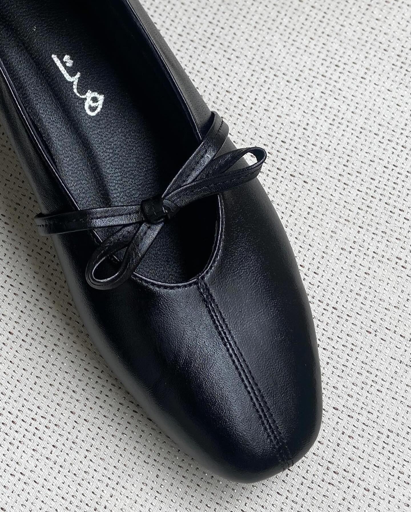 Cowhide Bow Low-heeled Shoes