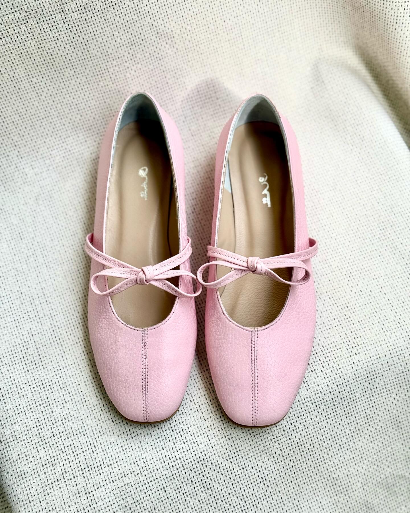 Cowhide Bow Low-heeled Shoes