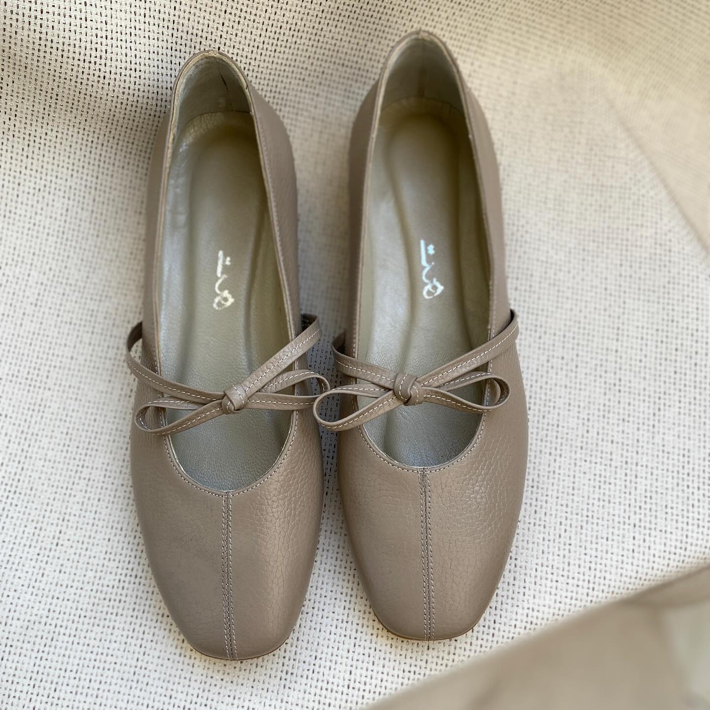 Cowhide Bow Low-heeled Shoes