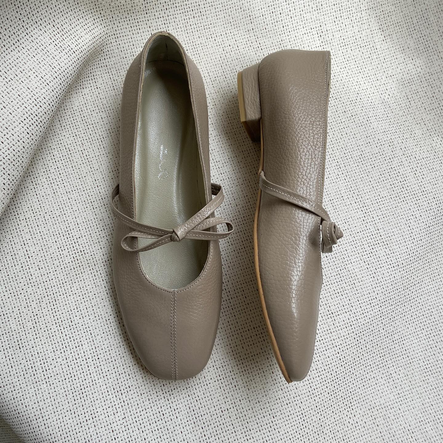 Cowhide Bow Low-heeled Shoes