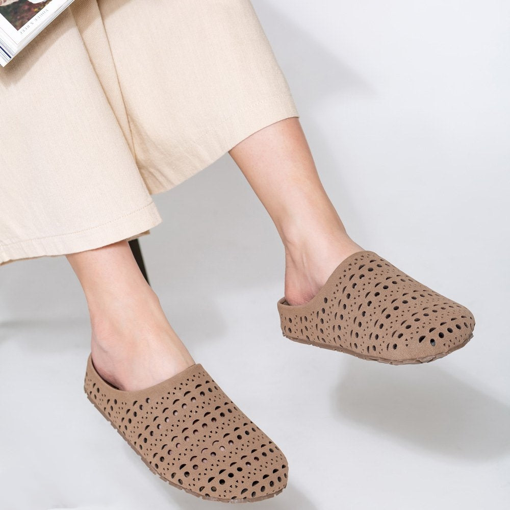 Hollow Carved Closed Toe Soft-soled Shoes
