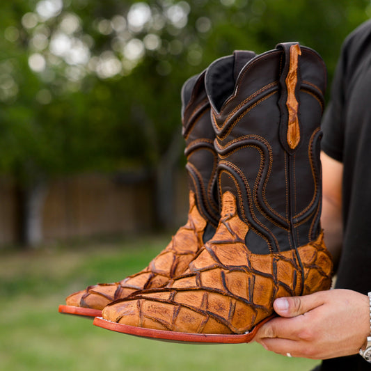 Square Toe Matte Rustic Honey Piraroucu Leather Boots