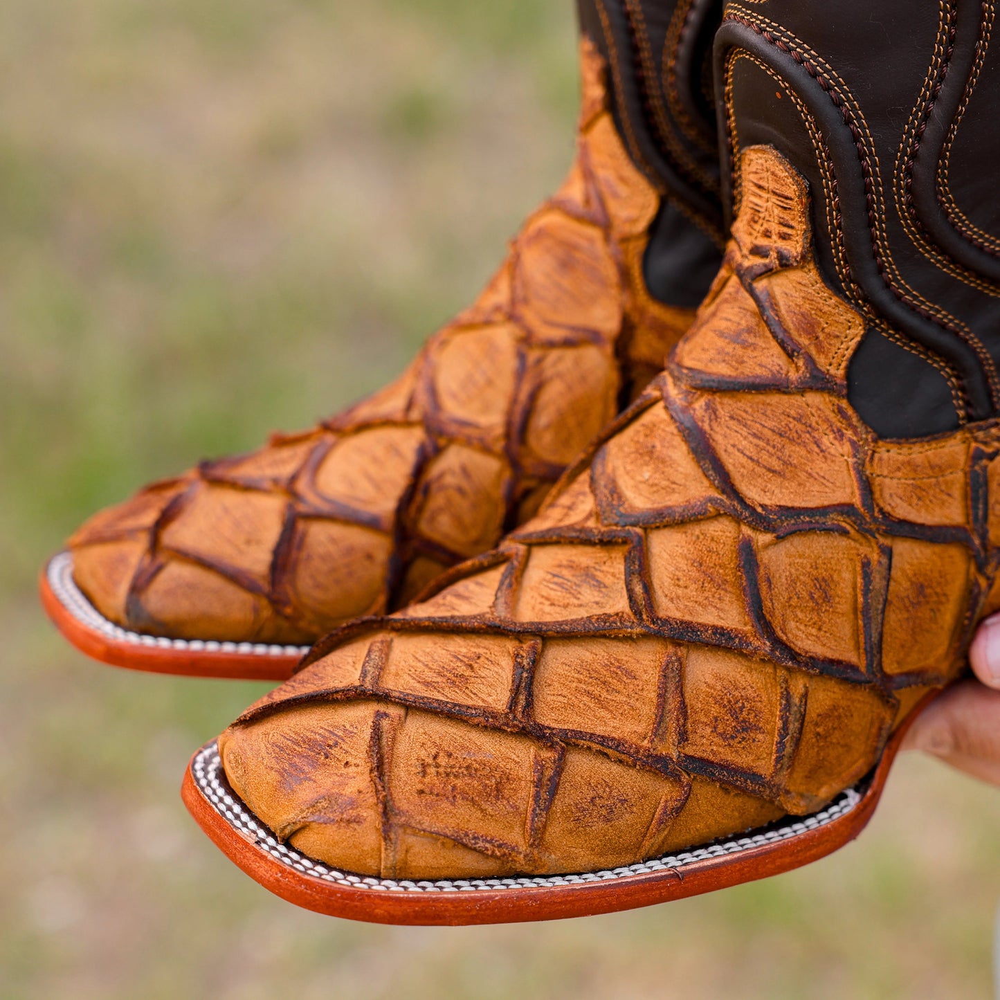 Square Toe Matte Rustic Piraroucu Leather Boots
